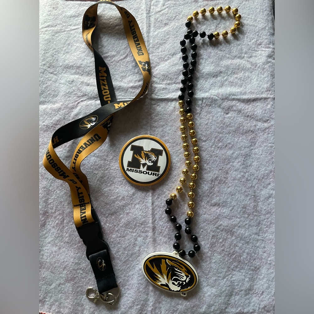 Bundle of Mizzou accessories. 🐯